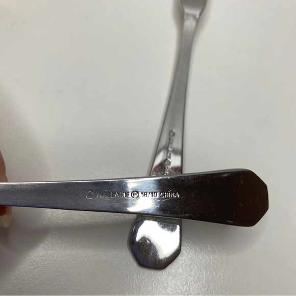 Wallace Stainless 18/10 Sugar Spoon And Butter Knife - Picture 6 of 8
